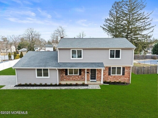 Building Photo - 1 Robin Dr