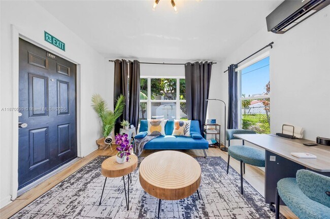 Photo - 910 NE 81st St Unit R