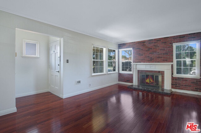 Photo - 9408 Cattaraugus Ave