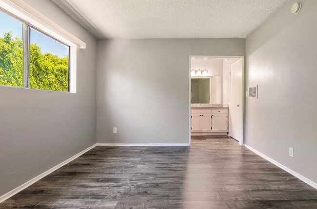 Photo - 1215 N McCadden Pl