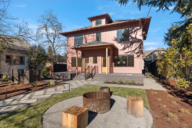 Building Photo - 2247 SE Brooklyn St Unit 2247