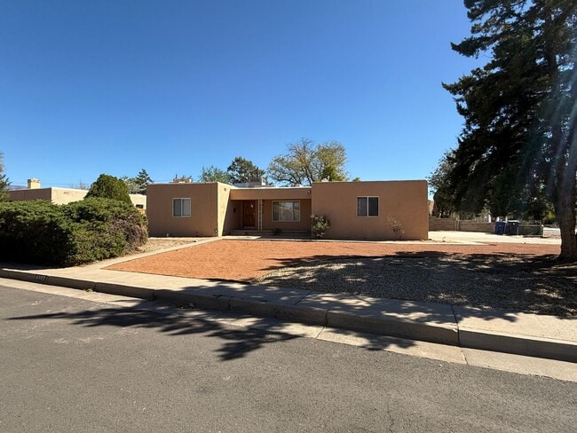 Photo - 4 Bedroom, nice area, 2 Car Garage