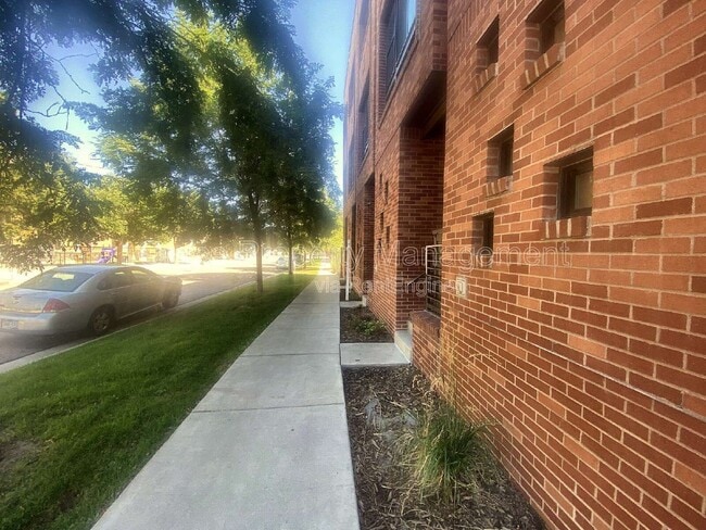 Photo - 2200 Tremont Pl