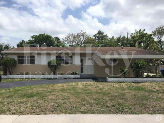 Building Photo - 980 NW 182nd St Rental