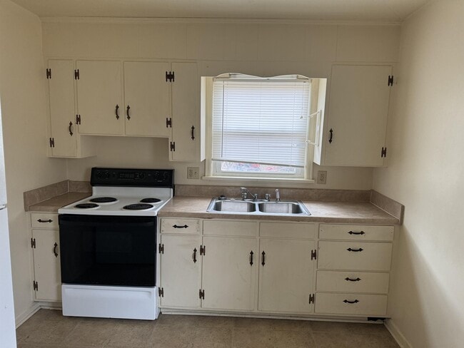 Photo - 2816 Idlewild Blvd NE