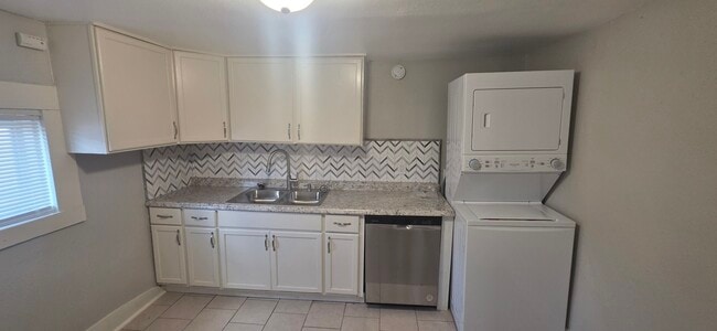 Building Photo - 712 40th St