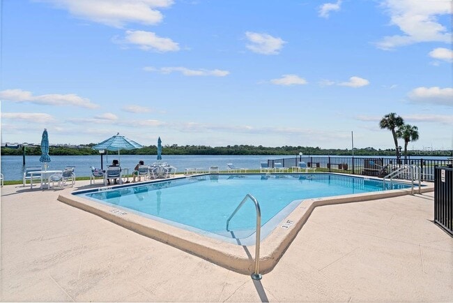 Building Photo - 1 Windrush Blvd Unit Beautiful Waterfront