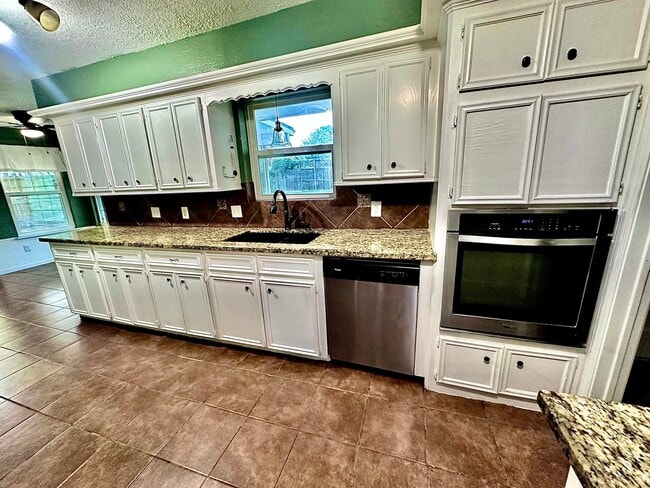 Building Photo - 17502 Cassina Dr