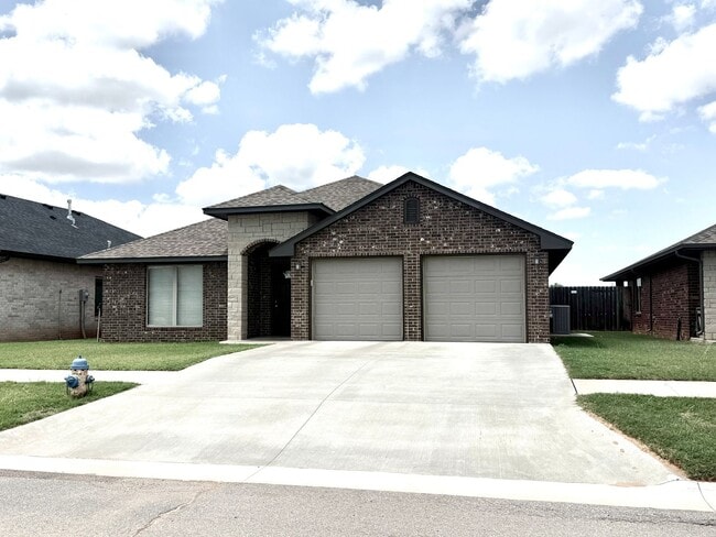 Photo - Like New! 3 bedroom 2 bath 2 car garage!