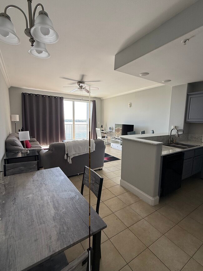 LR3 - 13415 Blue Heron Beach Dr Unit 1-407
