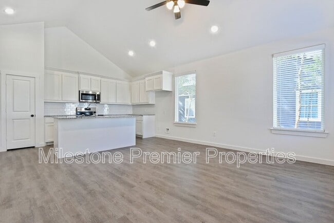Photo - 718 W Texas St
