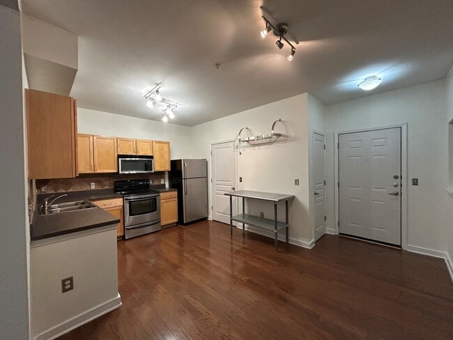 Full Size Kitchen - 401 20th St S Unit 224