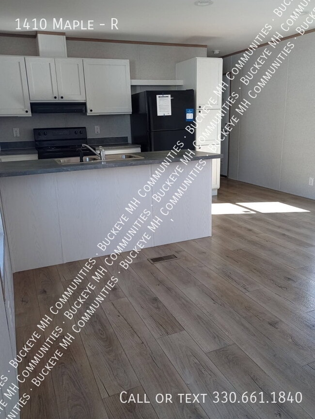 Building Photo - 1410 Maple-R