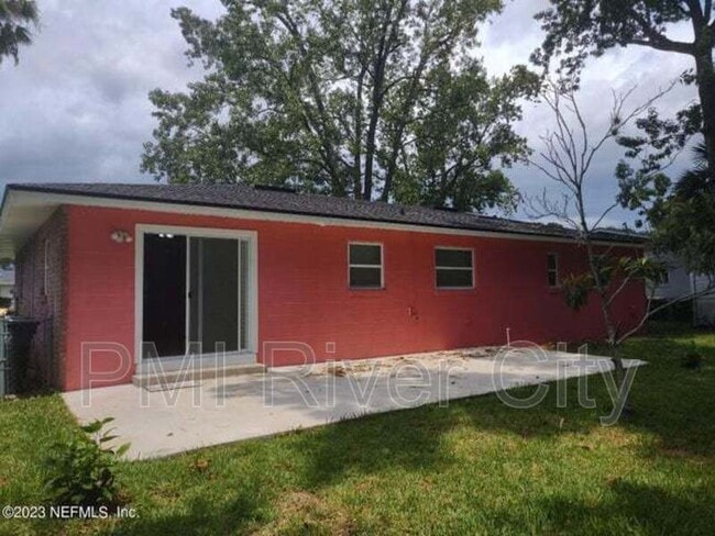 Photo - 7819 Lisa Dr E