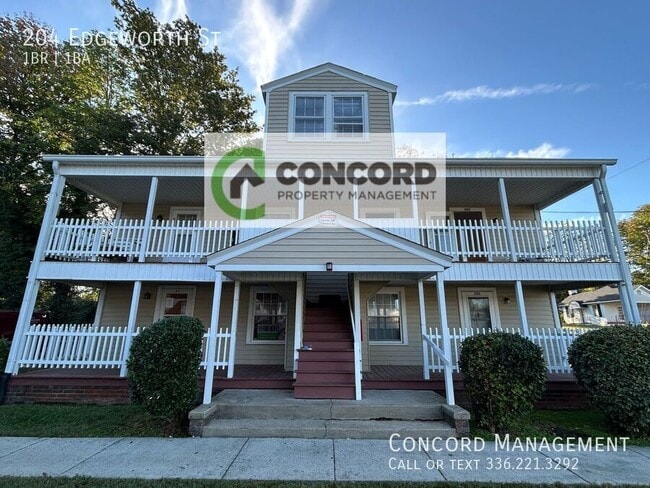 Photo - 204 Edgeworth St
