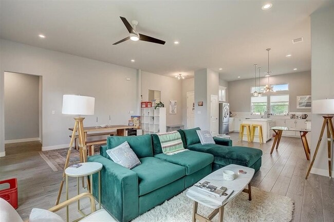 Photo - 121 Naalehu Ct