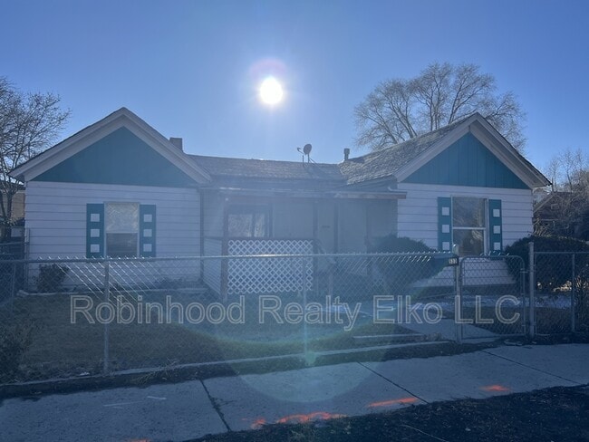 Building Photo - 533 8th St