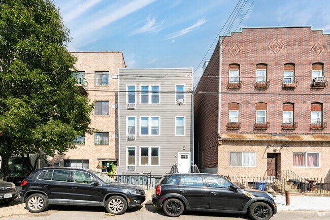 Photo - 50 Monitor St