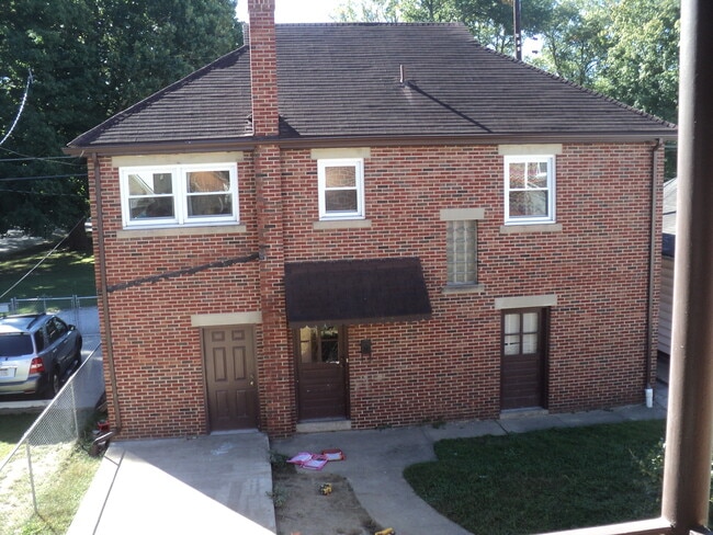 Building Photo - 803 Jefferson Ave Unit 803 Rear Jefferson Avenue