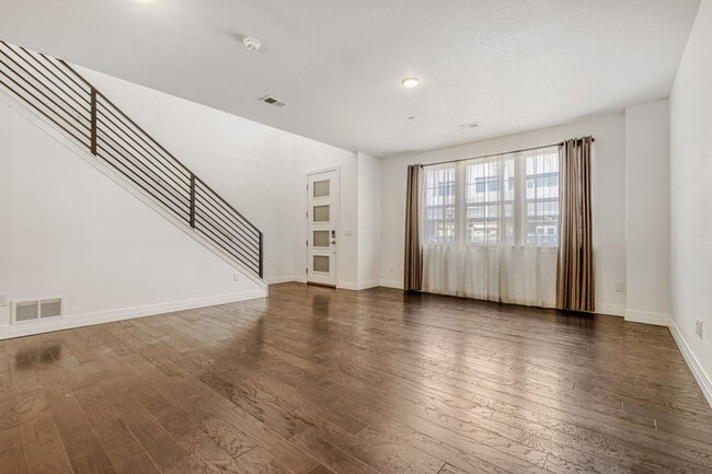 Photo - 1773 Spring Water Pt