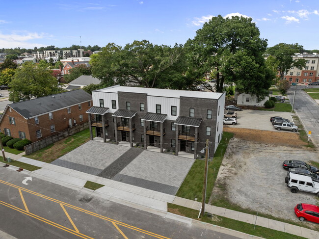 113 E 9th St Unit 1