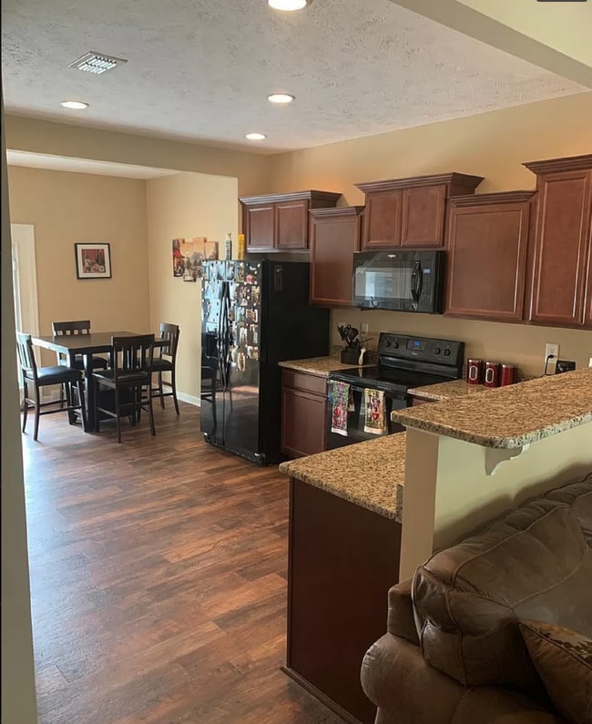 Photo - 1750 Sprucedale Dr