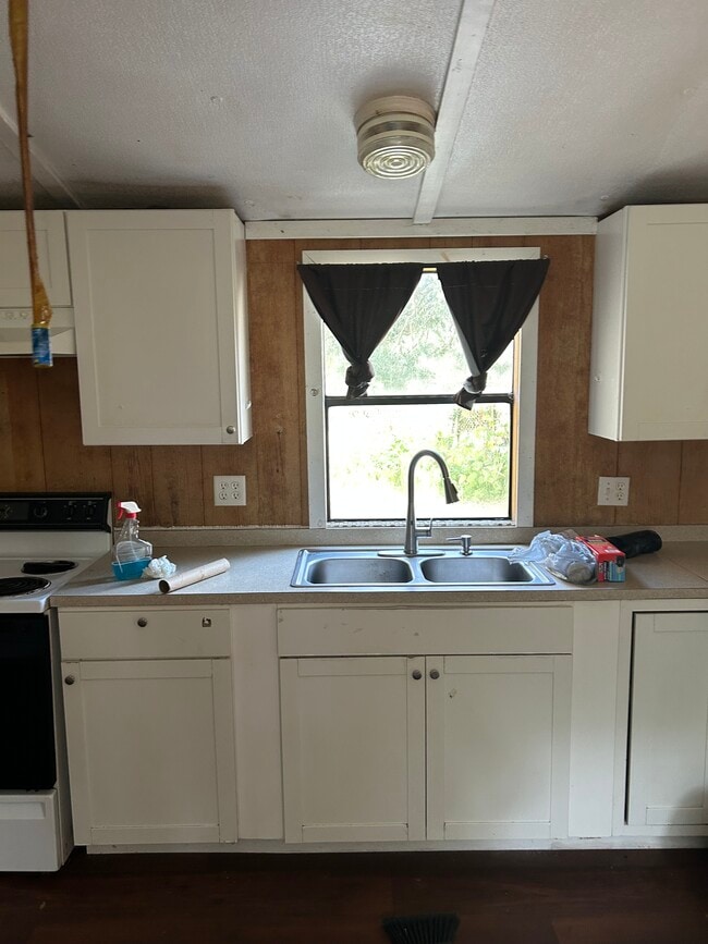 Photo - 613 Honeyfarm Ln