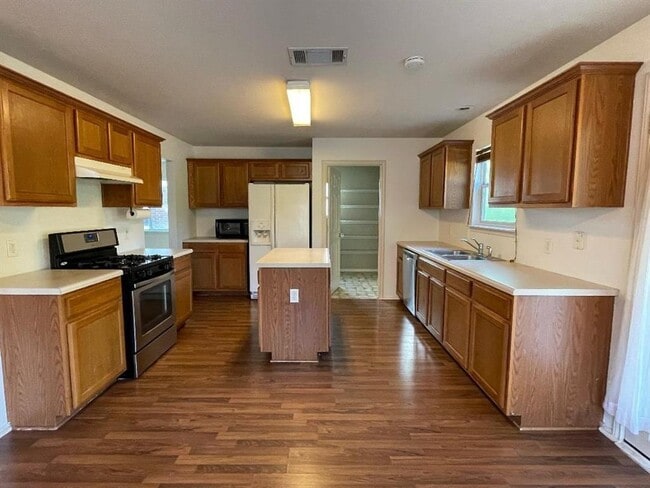 Photo - 2505 Winslow Dr