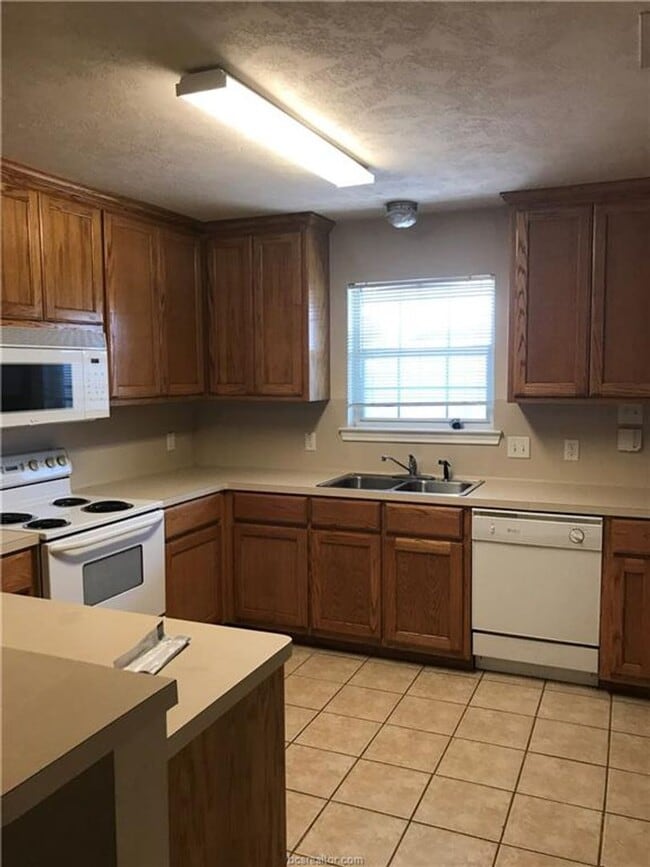 January Movein! Charming 3 Bed, 3 Bath in... House House Rental in