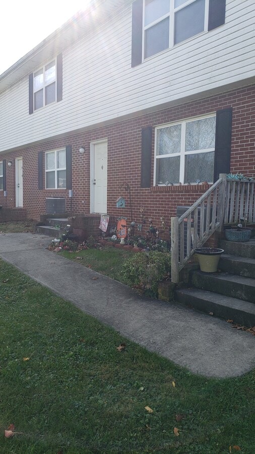 Photo - 325 Long St
