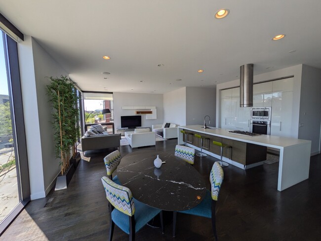 Photo - 622 N Ashland Ave Condo Unit 3