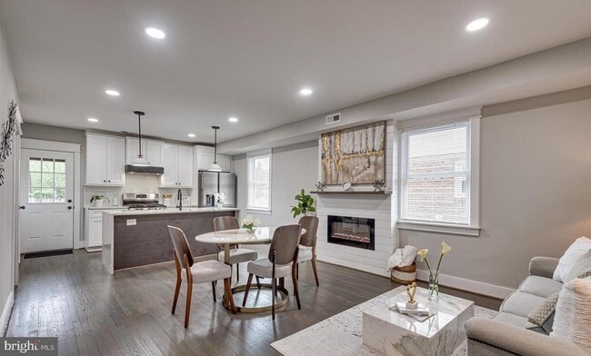 Photo - 439 Newcomb St SE