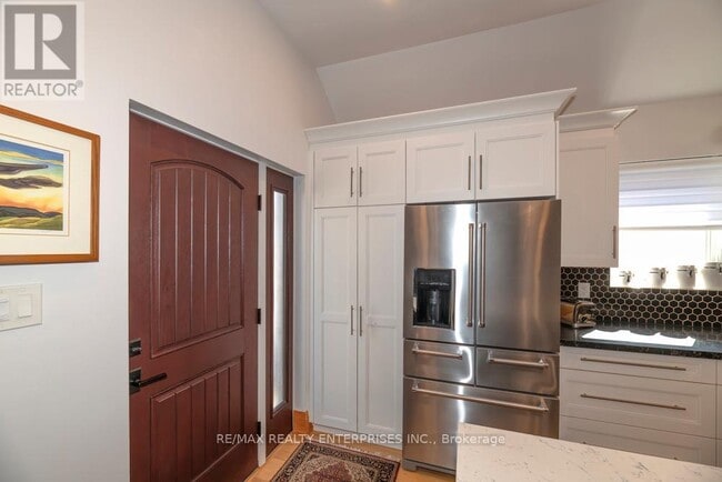 Photo - 837 Kingston Rd