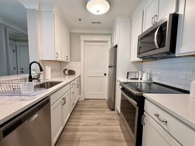 Photo - 2424 Selwyn Ave