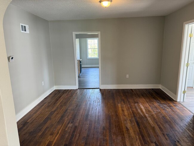 Photo - 629 Catalpa St