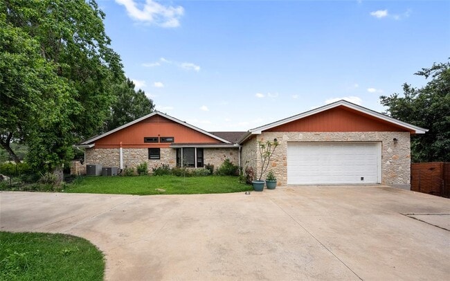 Photo - 301 Oak Ridge Rd