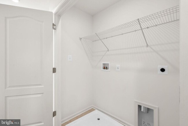 Photo - 8269 Longford Rd