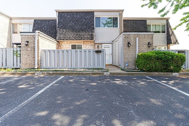 Building Photo - 1402 Bill Carrol Dr