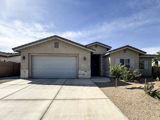 Building Photo - "Spacious 4-Bedroom, 2-Bathroom home in Prime Yuma!"