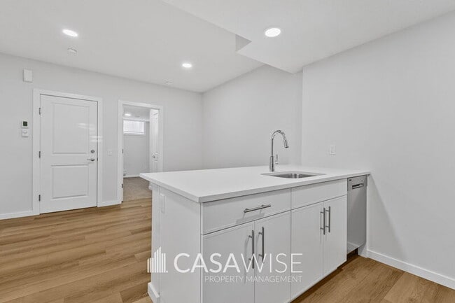Photo - 21039-21025 25 Ave NW