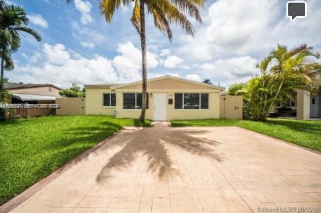 Building Photo - Northeast 180th Street, North Miami Beach, FL 33162 - 3 BR 2 BA single-family home