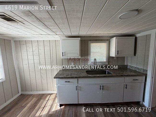 Photo - 4619 Marion St