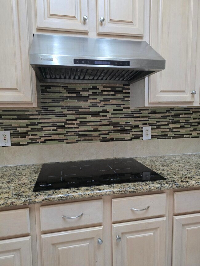 Photo - 9406 Sunlake Dr