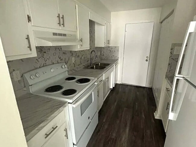 Photo - 4 Brookwood Cir