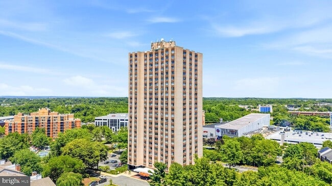 Building Photo - 9701 Fields Rd Unit 1008
