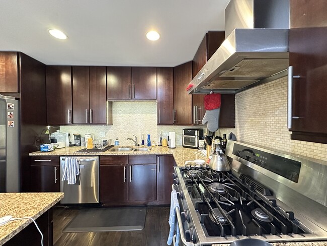 Photo - 907 N Damen Ave Unit 103