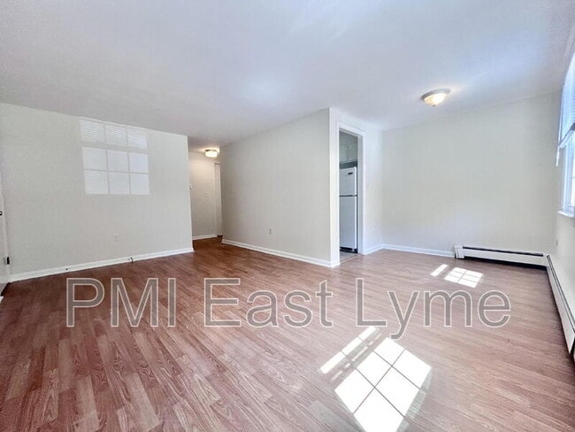 Building Photo - 65 Evergreen Ave Unit Apt. 2