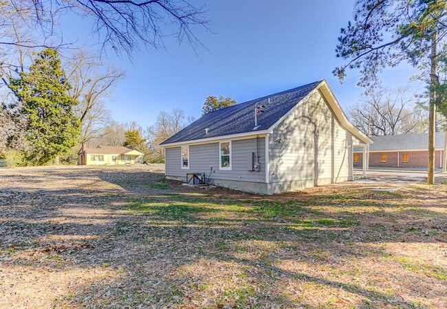 Photo - 2927 Beechmont St