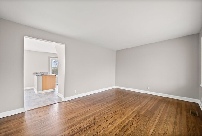 Photo - 3 Bedroom Pet Friendly Home For Rent Near Post!