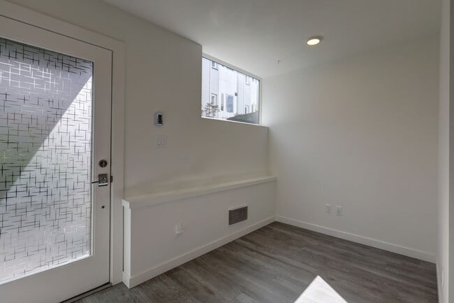 Photo - Stylish Capitol Hill Townhouse Living | 2 Bed + Den + Rooftop